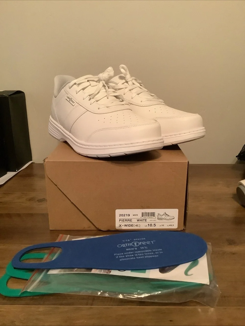 Orthofeet men’s 10.5 EEEE xtra wide White Athletic Lace-Up Shoes